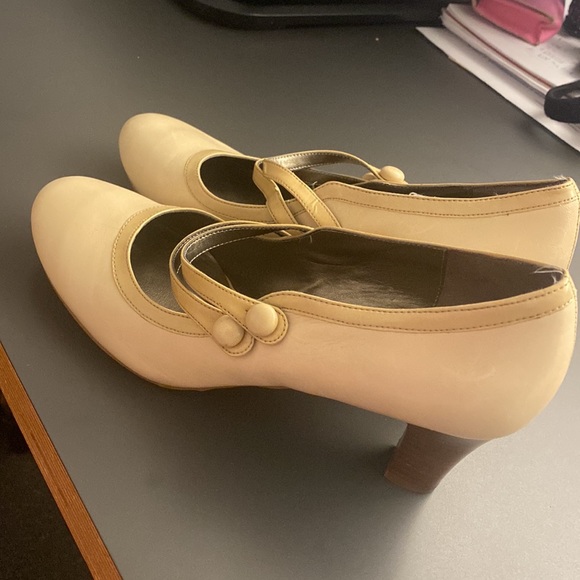 Naturalizer tan Mary Jane pumps with double strap and buttons, approx 3” heels - Picture 2 of 9